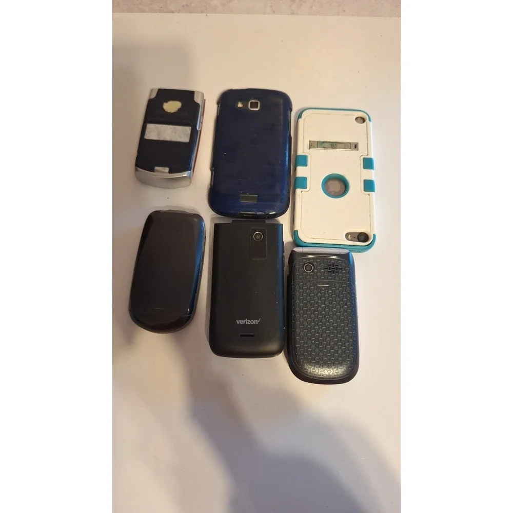 LOT OF 6 VINTAGE FLIP PHONES SAMSUNG LG VERIZON CELL PHONES RETRO